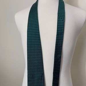 Brooks Brothers 346 Green Pattern 100% Silk Tie